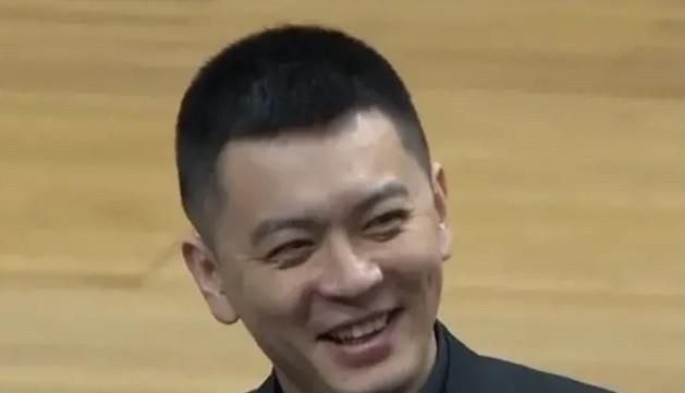 看点6：只会演喜剧是对他们最大的误解沈腾马丽动人演技狠戳泪点沈腾作为长在笑点上的男人，这次却狠狠戳中了观众的泪点，把独自一人在月球的孤独感演绎得淋漓尽致